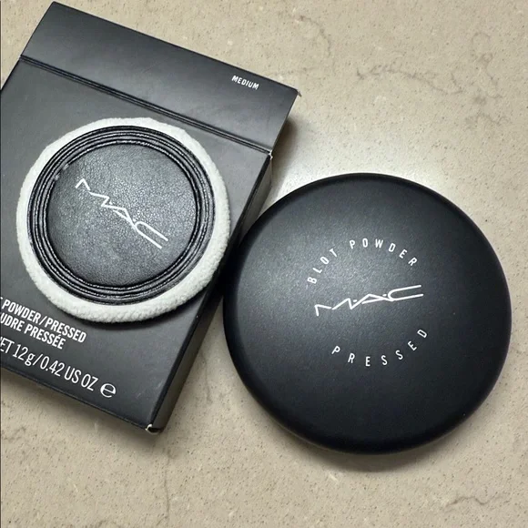 MAC Cosmetics Blot Powder Pressed - Medium Shade - Picture 3 of 5
